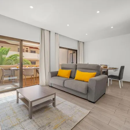 Apartment Sea View & Shared Pool In By Hostwise