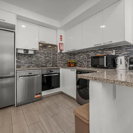 Apartment Sea View & Shared Pool In By Hostwise Lagos