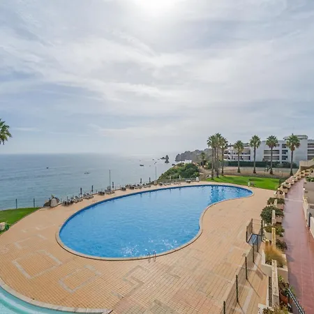 Sea View & Shared Pool In By Hostwise Lägenhet