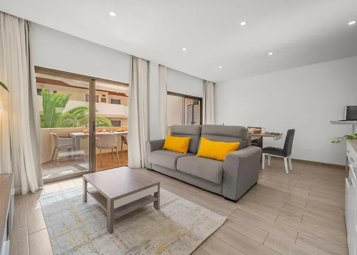 Lägenhet Sea View & Shared Pool In By Hostwise