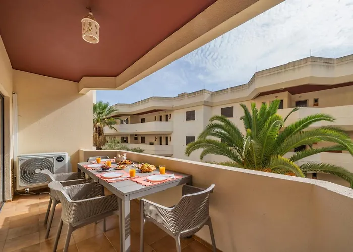 Sea View & Shared Pool In By Hostwise Lägenhet