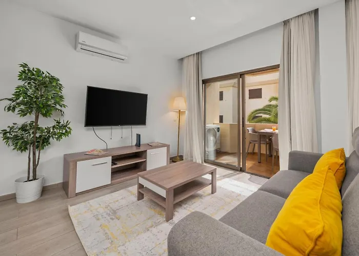 Sea View & Shared Pool In By Hostwise *