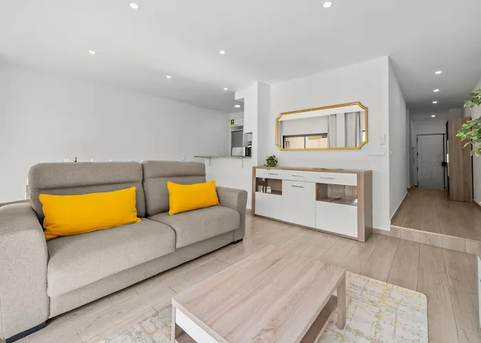 Lägenhet Sea View & Shared Pool In By Hostwise