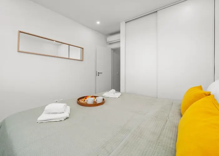 Sea View & Shared Pool In By Hostwise Lägenhet