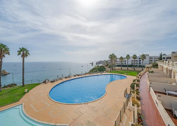 Sea View & Shared Pool In By Hostwise Lägenhet